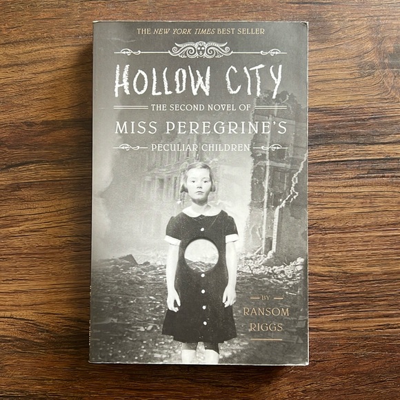 Hollow City book by Ransom Riggs - Picture 1 of 6